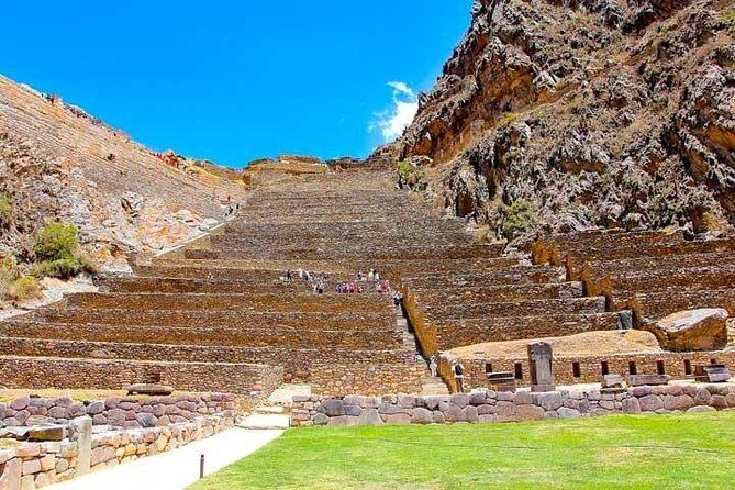 Sacred Valley VIP Tour with Maras and Moray from Cusco - Urubamba lunch: refuel in a scenic pause