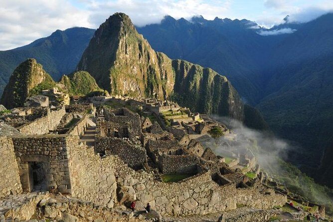 Salkantay 5-Day Trek To Machu Picchu - Day 5: First Bus into Machu Picchu and the Guided Walk