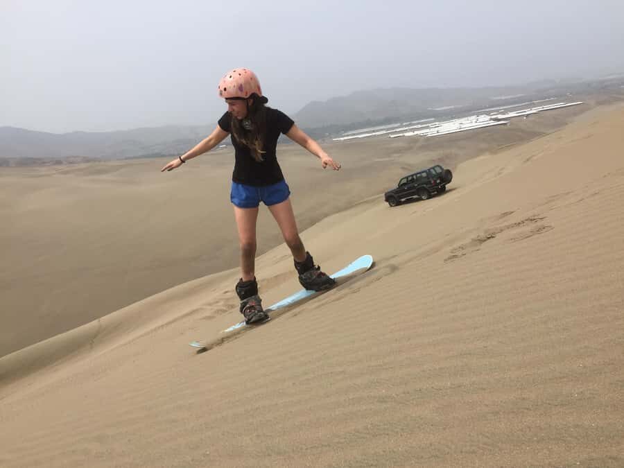 Sandbording in Lima - The classic car pickup: fun transfer, not wasted time