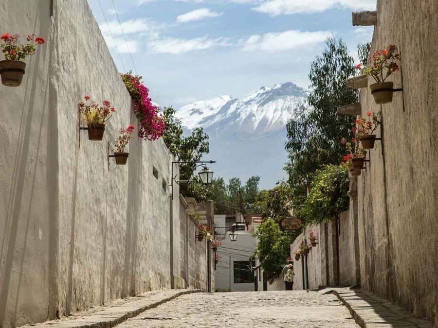 Sillar Stone Tour from Arequipa - The masons’ carving process: why patience is the point