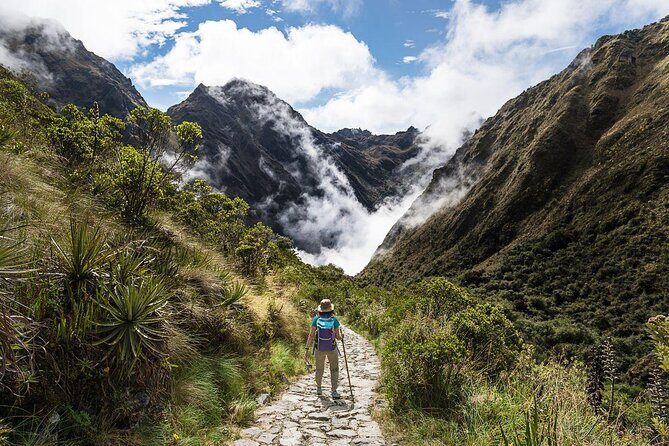 Small Group: 4-Day Inca Trail Trek to Machu Picchu - Day 1: Cusco to Km 82 and the Wilka Rakay payoff