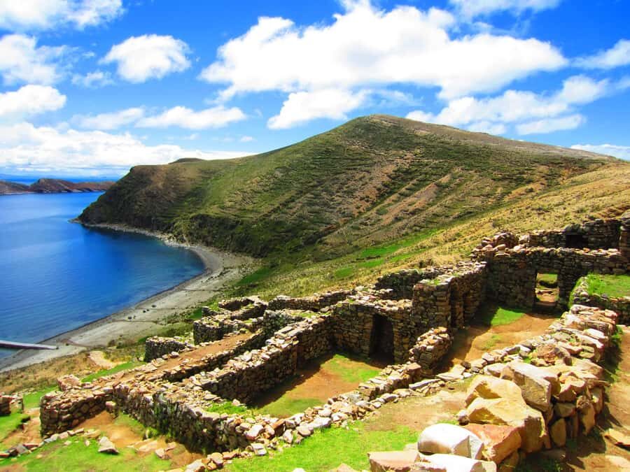 Sun and Moon Tour - Crossing Lake Titicaca: Fast Transit, Big Atmosphere