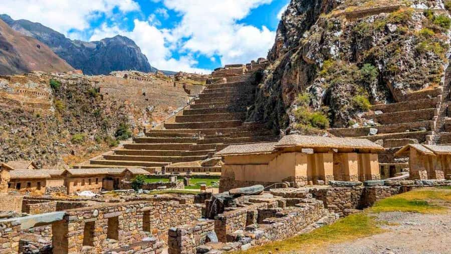 Super Sacred Valley - Pisac: hillside market crafts plus the archaeological park