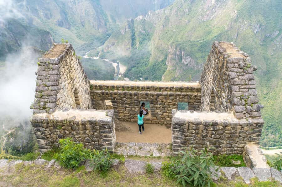 Tour Machu Picchu + Mountain of Huayna Picchu 2 days - Day 1: Cusco to Ollantaytambo Train, Then Aguas Calientes Hot Springs Time