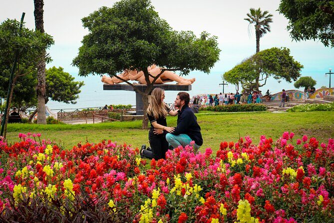 Tour Miraflores + Fotografía Profesional - El Faro Park: A Lighthouse Built in the Early 1800s