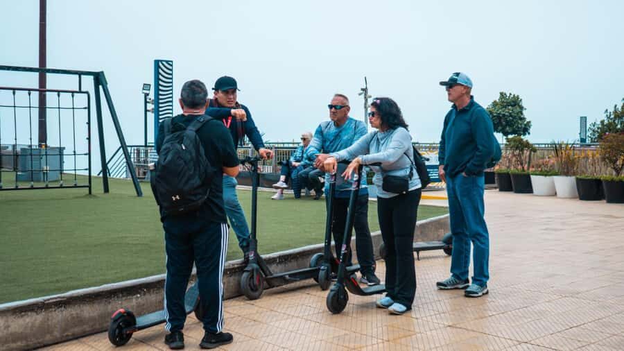 Tour Panorámico en Miraflores en Scooter Eléctrico - Kennedy Park: the classic Miraflores centerpiece