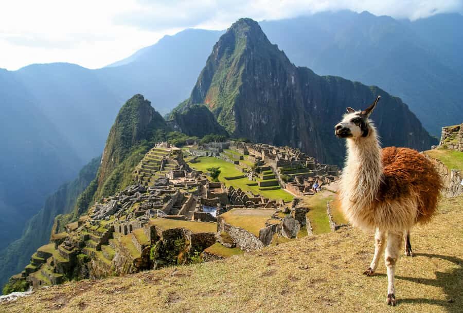 TOUR TO MACHU PICCHU FULL DAY BY TRAIN – The Best Adventure - The scenic Urubamba train ride to Aguas Calientes