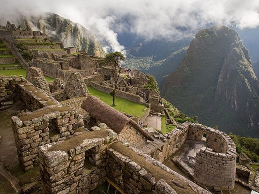 TOUR TO MACHU PICCHU FULL DAY BY TRAIN – The Best Adventure - Aguas Calientes: your first break before the climb