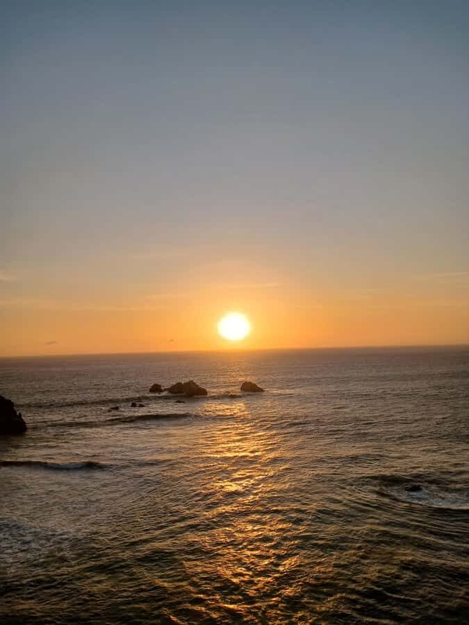 TREKKING GOLDEN SHADOWS - Playa Mendieta: the coastal finish where the light does the talking