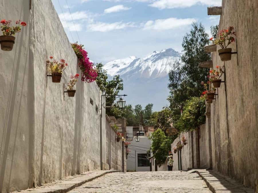 Walking tour in the Historic Center of Arequipa - San Lázaro Neighborhood: The White City’s Early Footprint